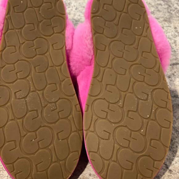 UGG - Picture 5 of 5